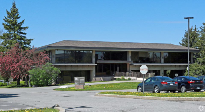 180 Renfrew Dr