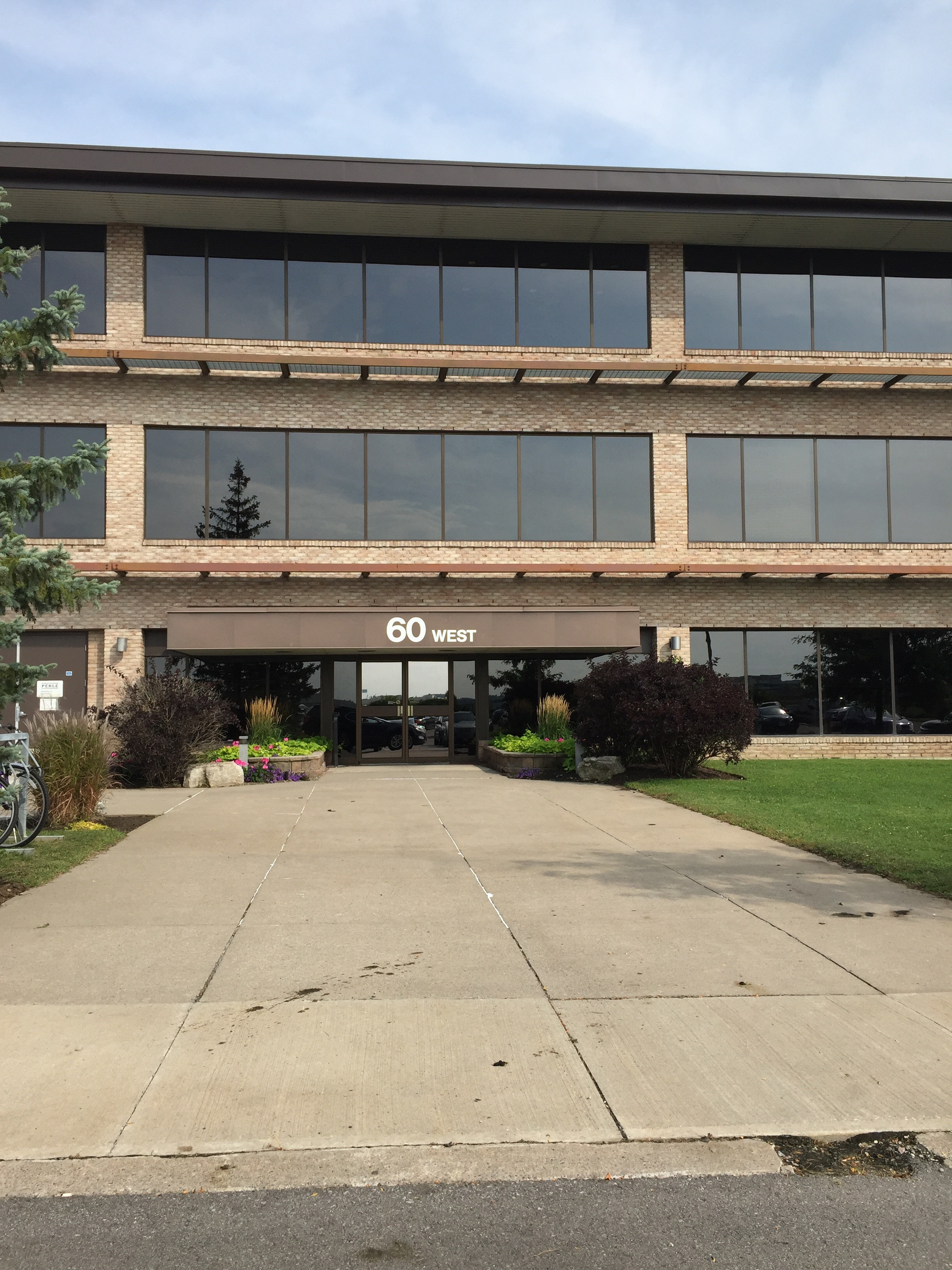 60 Renfrew Dr